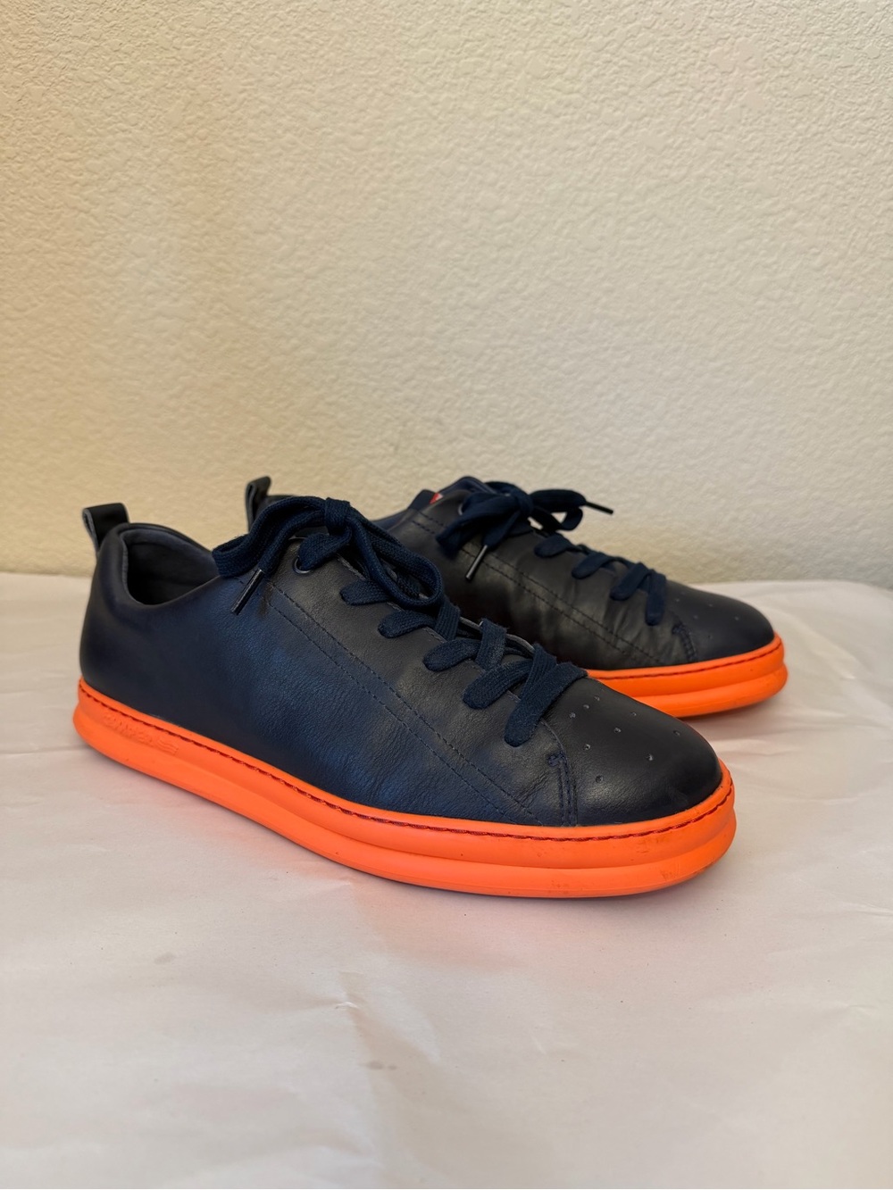 Camper Men's Navy Leather Sneakers with Bright Orange Sole Sz 40=9 lightweight